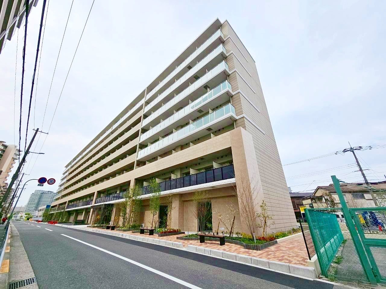 プレサンス京橋ＧＲＥＥＮ　ＹＡＲＤアルミラの外観