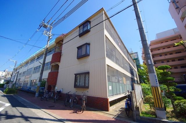 マンション華の外観