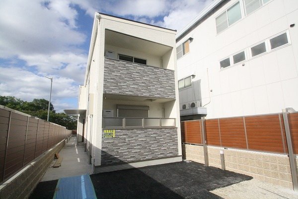 ピレーネ諸口の外観