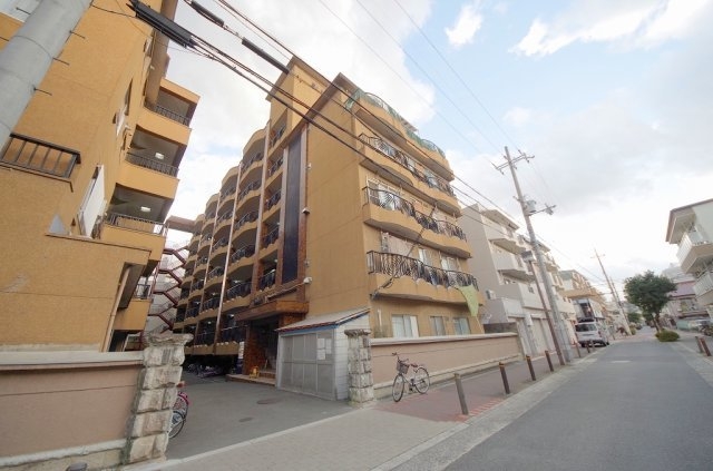 シャトー松原A棟の外観