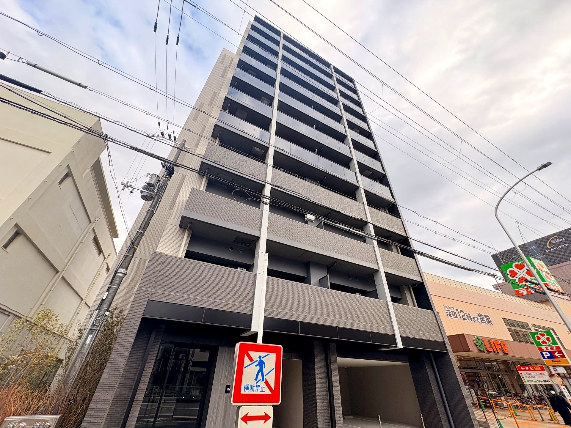 レジュールアッシュ緑橋駅前の外観