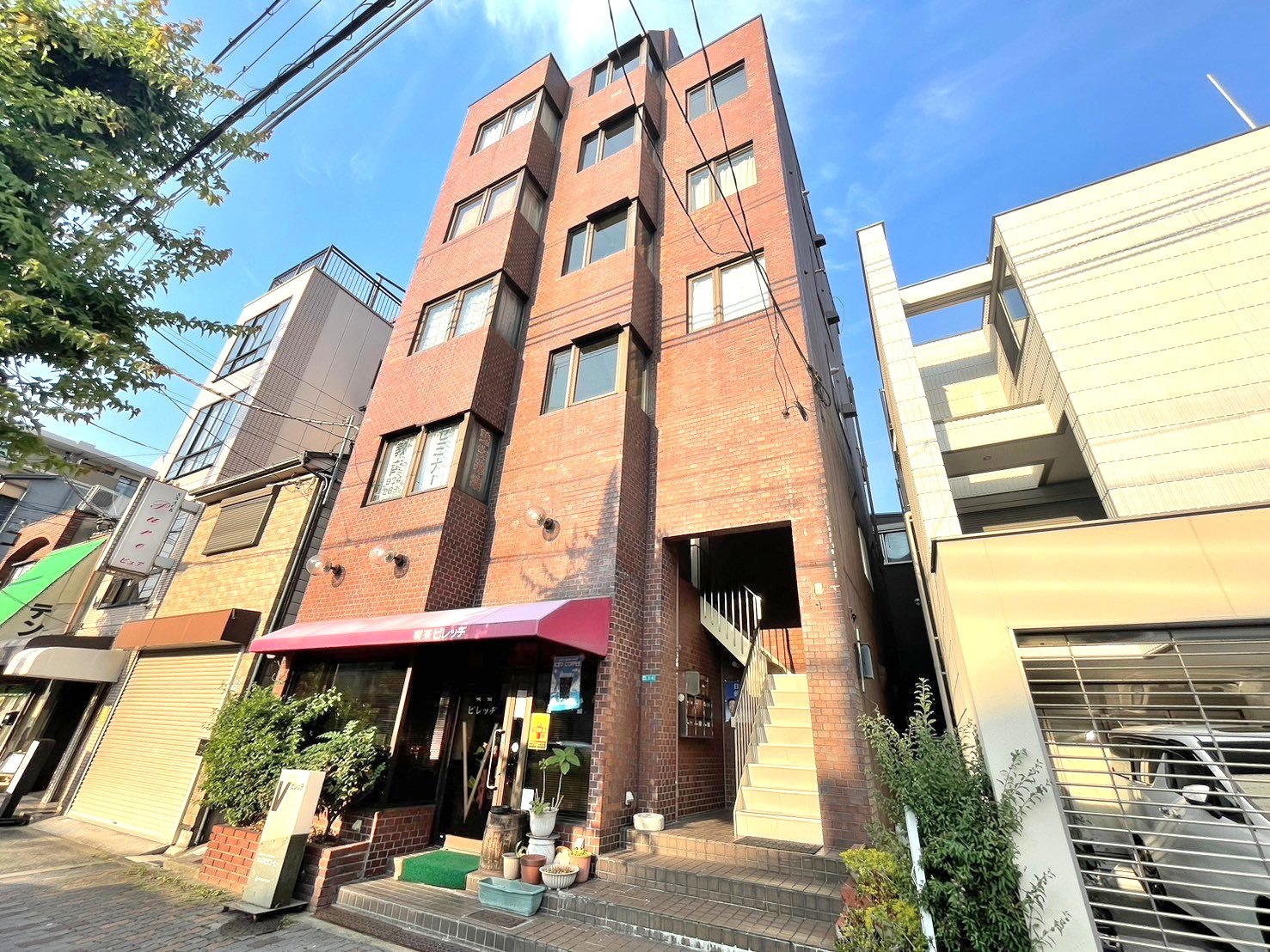 ウエムラビルの外観