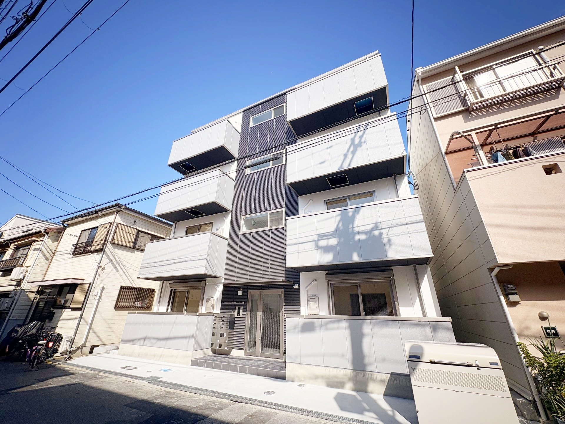 京橋オリエンタルキューブの外観