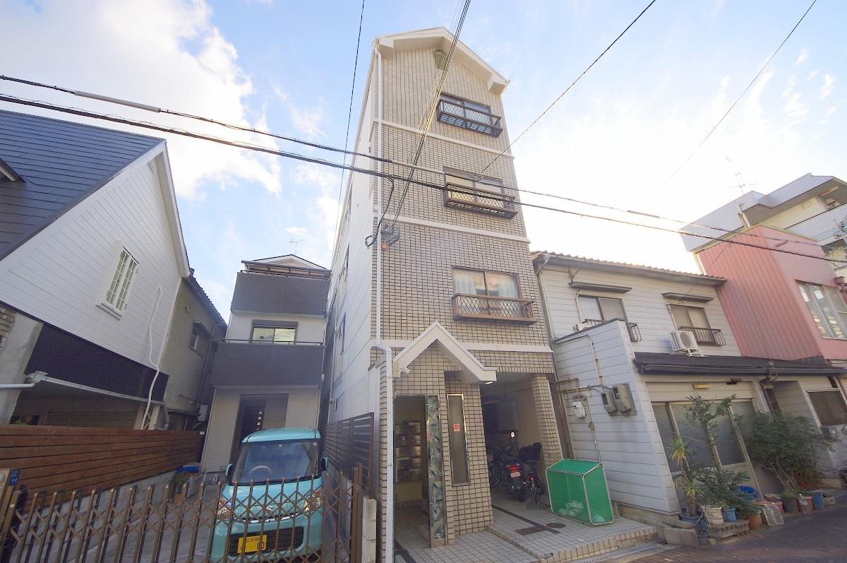 シャルマン中宮の外観