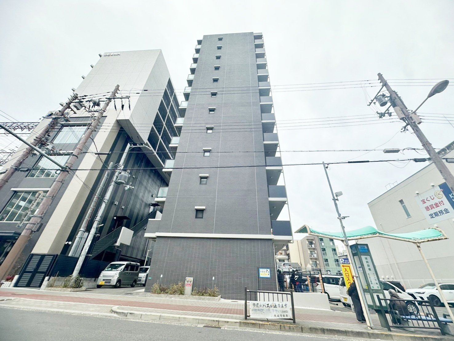 エストゥルースプラスサウス大阪の外観