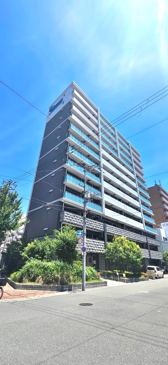 プレサンス玉造駅前の外観