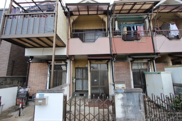 寝屋川市中神田町の賃貸テラスハウス