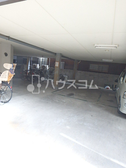 1階駐車場