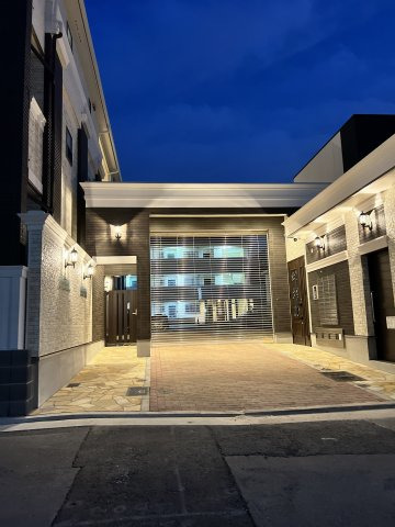 敷地入口にはシャッターゲート