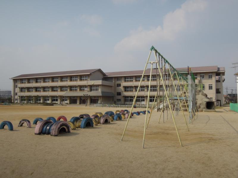 【小学校】御南小学校まで578m 【小学校】御南小学校まで578m