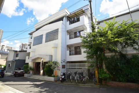 マンション一里塚の外観