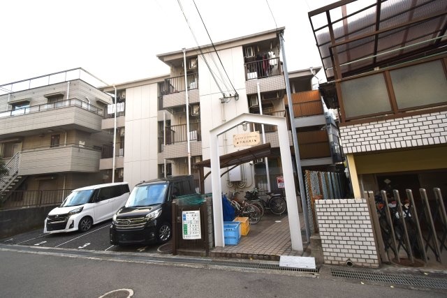 シャ・トリコロール千里丘東の外観