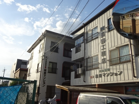 沢良宜東薩摩マンション2号棟の外観