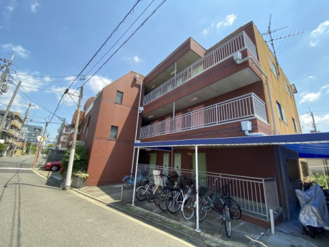 アンフィニィ島上