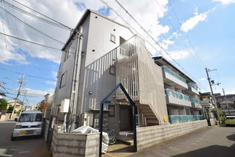 クローバーMオザキA棟の外観