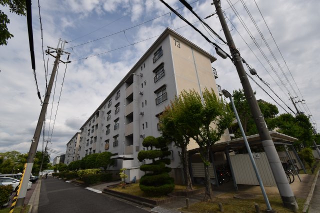 富田団地73号棟の外観
