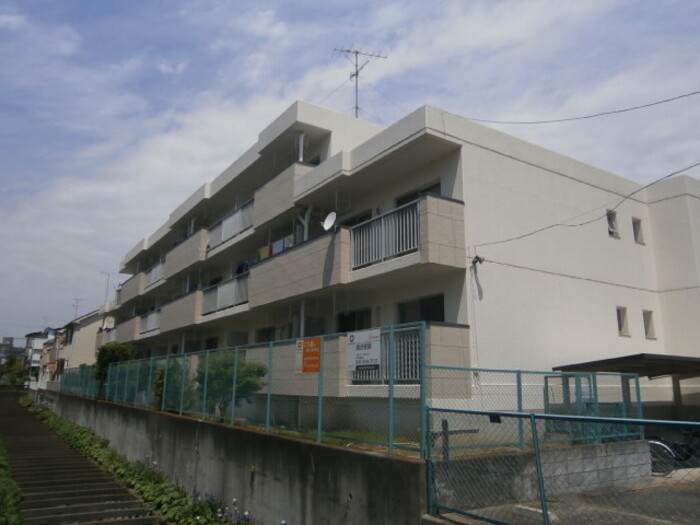 有馬持田マンションの外観