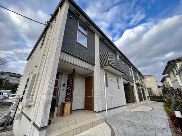 横浜市都筑区すみれが丘の賃貸アパートの外観