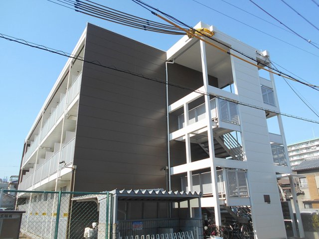 レオパレスさかえの外観