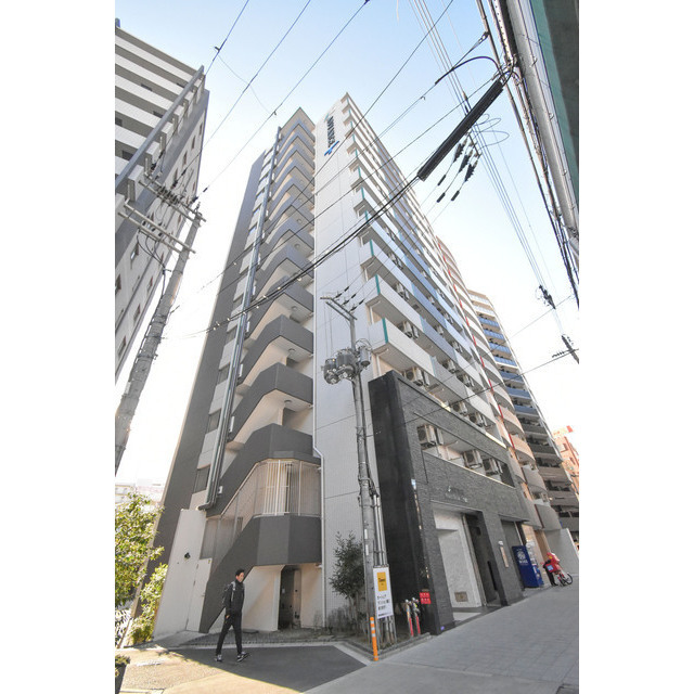 アドバンス西梅田ラシュレの外観