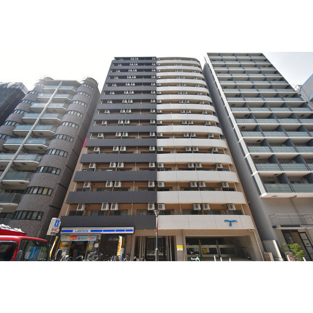 SERENiTE本町refletの外観