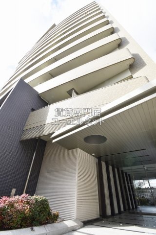 淀川イーストタワーの外観