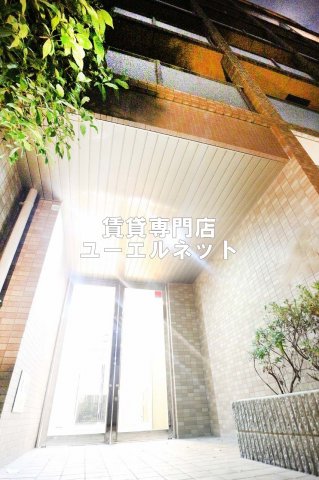 アザーエサカの外観