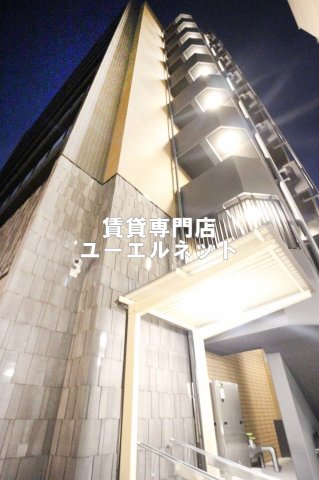 プレサンス江坂クォーレの外観