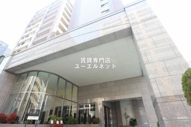 レフィーナカルム 江坂の外観