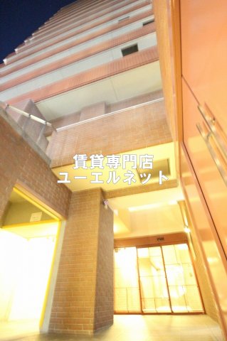ドゥーエ江坂スリーの外観