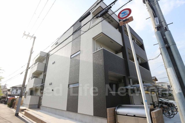 ジュネス 服部南の外観