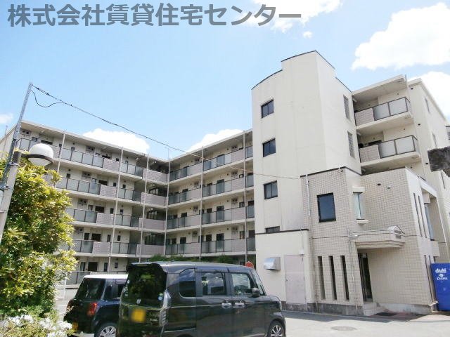 シャルル岩出の外観