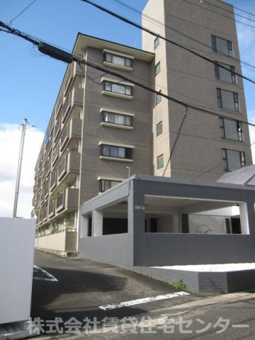 VIASACRA岩出の外観