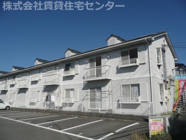 ドミール岩出の外観