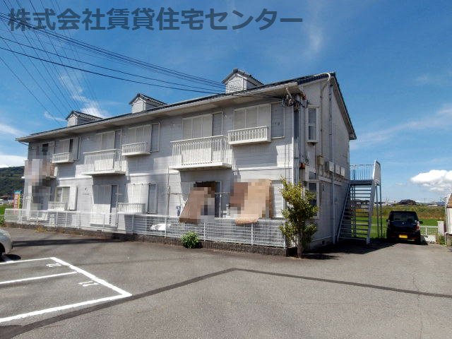 ドミール岩出の外観