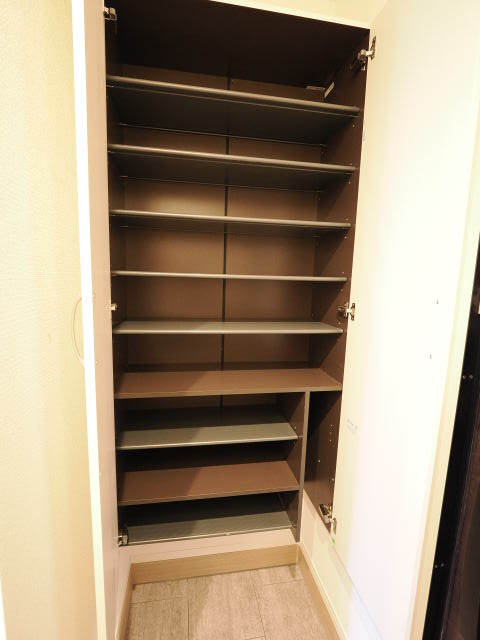 Montagne東高松 3階建て 1LDK 7.6万円の賃貸空室情報