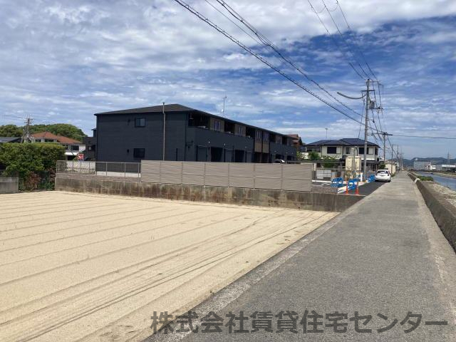建築中