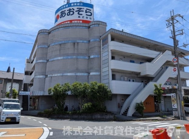 ウイング花山の外観