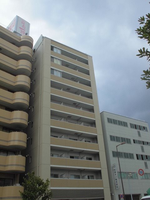 エグゼリエみなと通りの外観