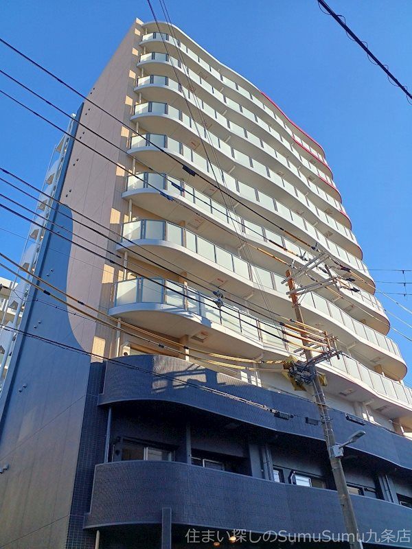 セレニテ九条リアンの外観