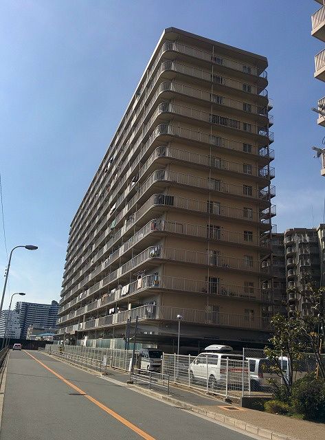 ファミリープラザ朝潮橋B棟の外観