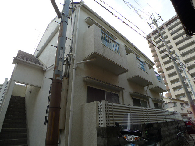中岡ハイツの外観