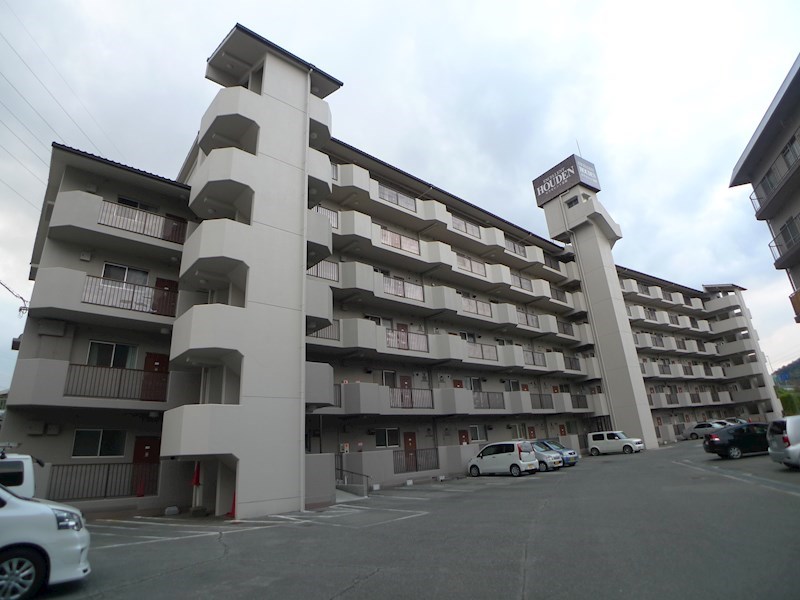 エクセレント宝殿3号棟の外観
