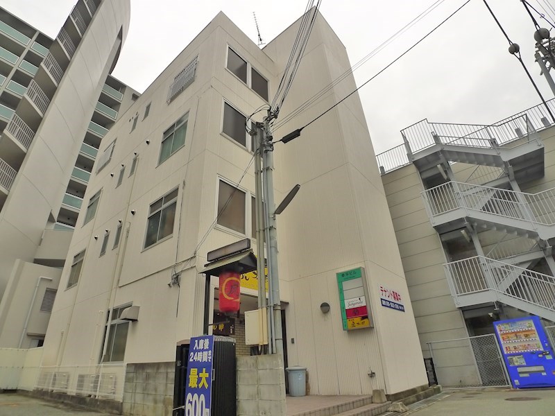 加古川市平岡町新在家２丁目の賃貸マンションの外観
