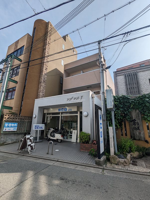 レグレスYの外観