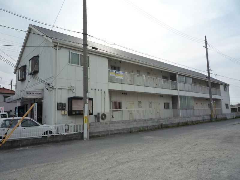 ファミーユ友沢弐番館の外観