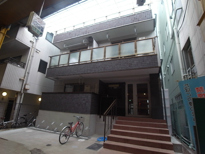 リーフビルの外観