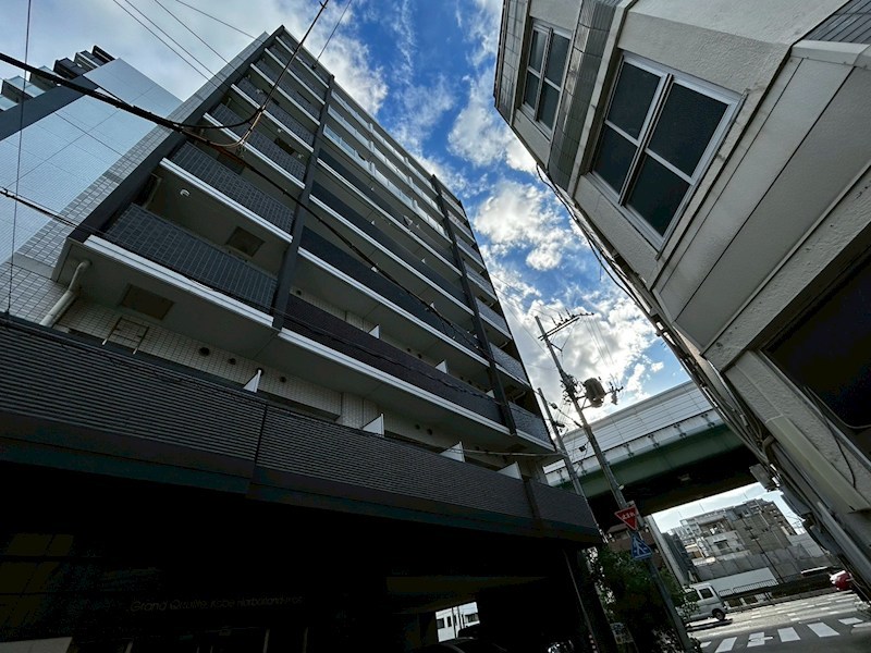 グランカリテ神戸ハーバーランド前の外観