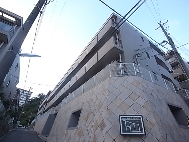 ディオレ新神戸B棟の外観
