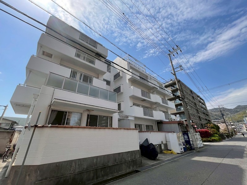 プラムハイツ本山の外観